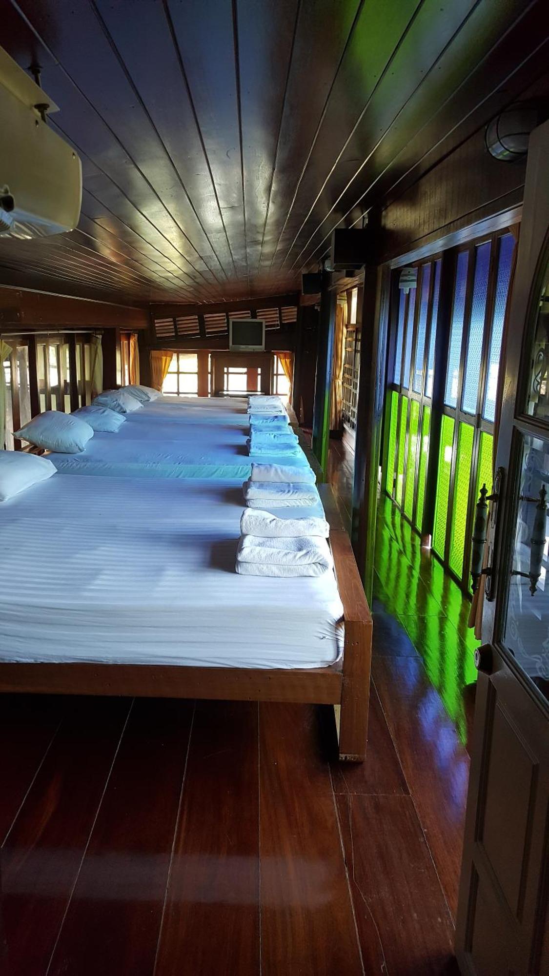 Ruean Mai Chai Khlong Amphawa Eksteriør billede