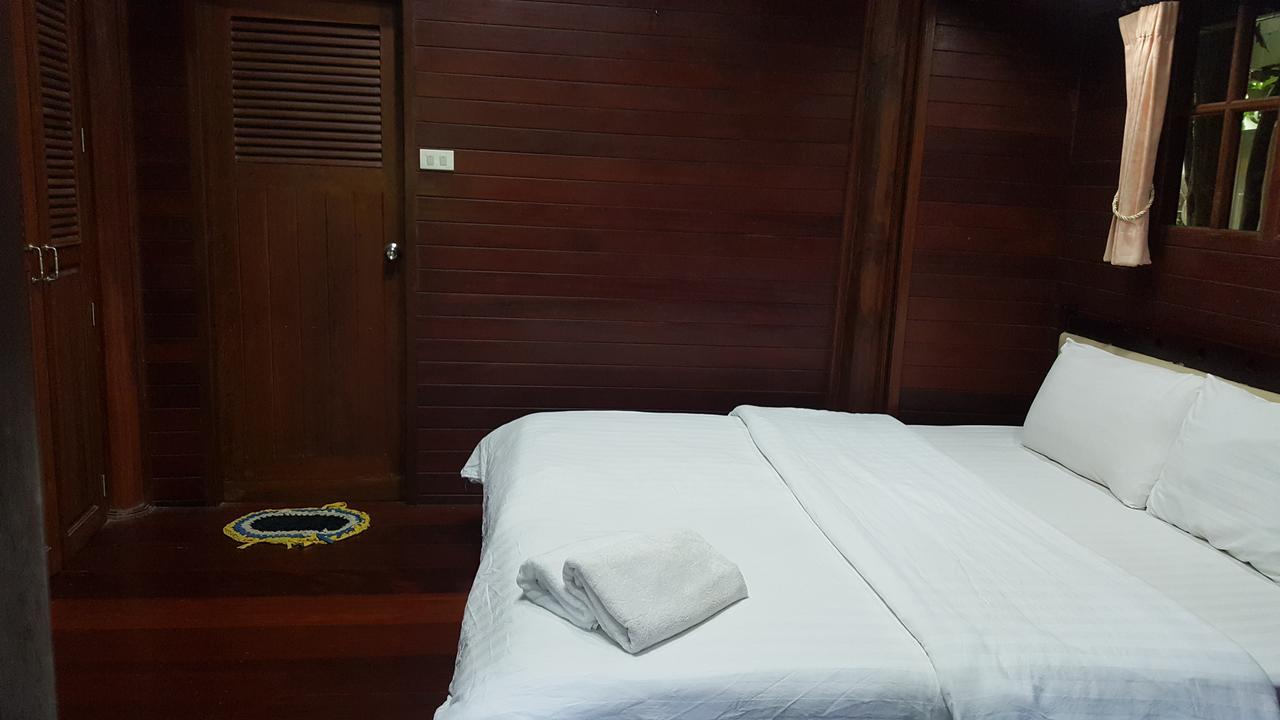 Ruean Mai Chai Khlong Amphawa Eksteriør billede