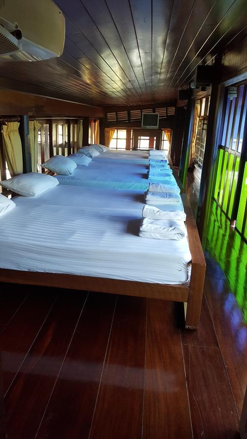 Ruean Mai Chai Khlong Amphawa Eksteriør billede