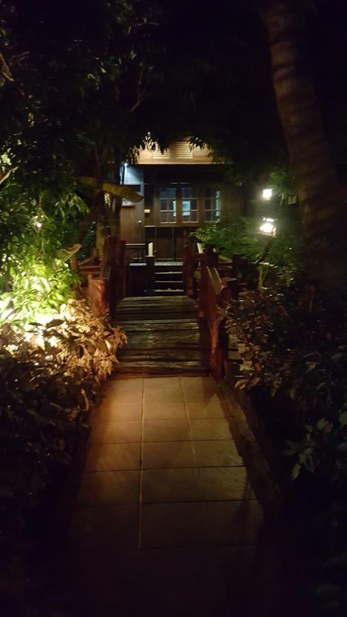 Ruean Mai Chai Khlong Amphawa Eksteriør billede