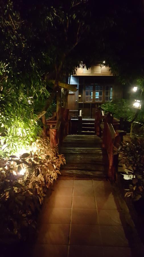 Ruean Mai Chai Khlong Amphawa Eksteriør billede